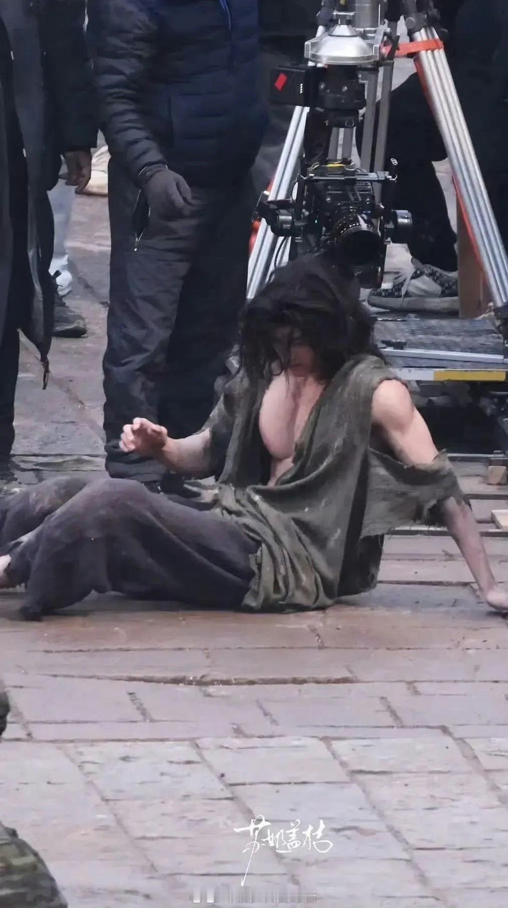 你能接受古偶剧里男主角胸这么大吗？起码有D了 ​​​