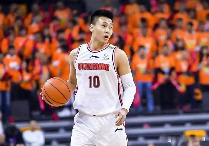 狂砍16+3+3+4！赵睿减重20斤化身攻防一体，这表现球迷直呼男篮咋不征调。别
