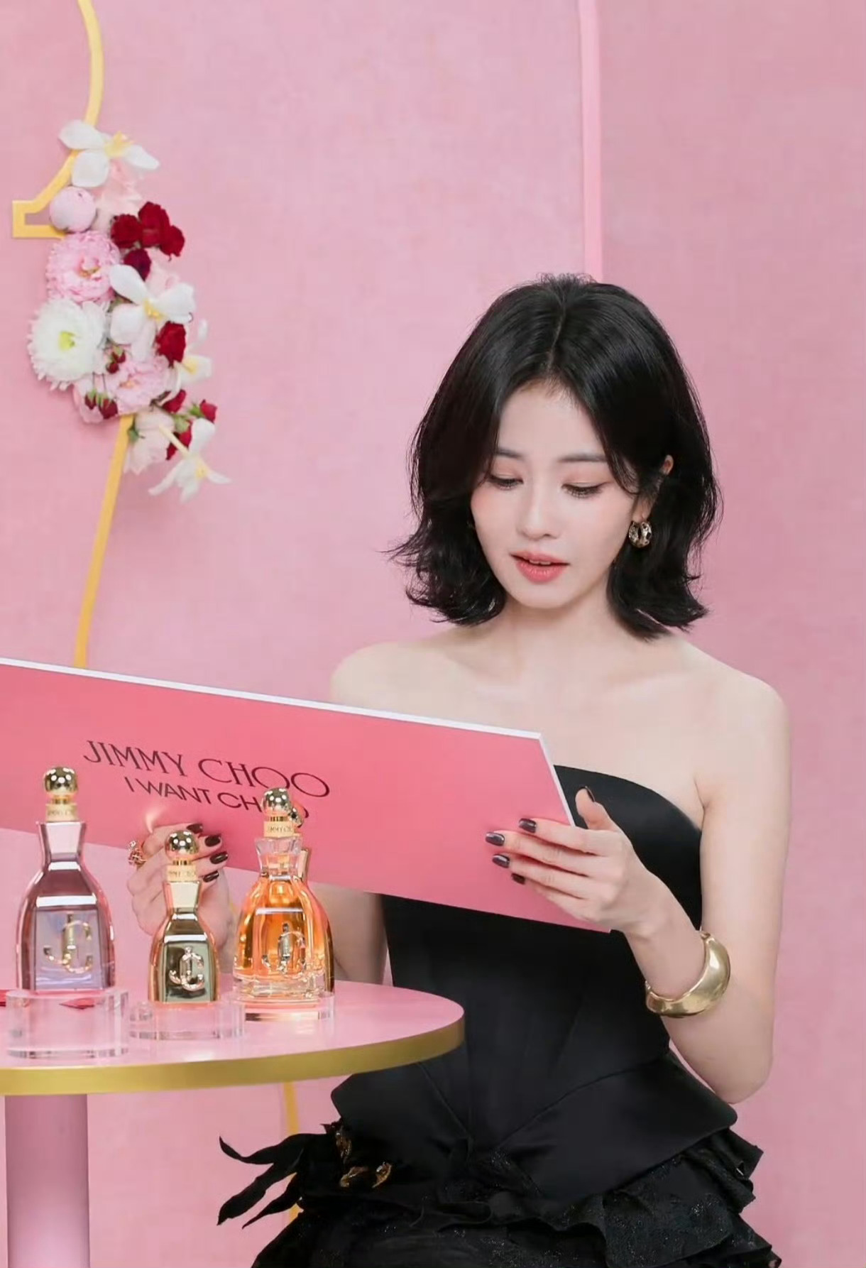 白鹿直播间弹幕救命🆘白鹿直播间弹幕要笑亖！一边看她认真选品一边刷“内娱唯一雌雄