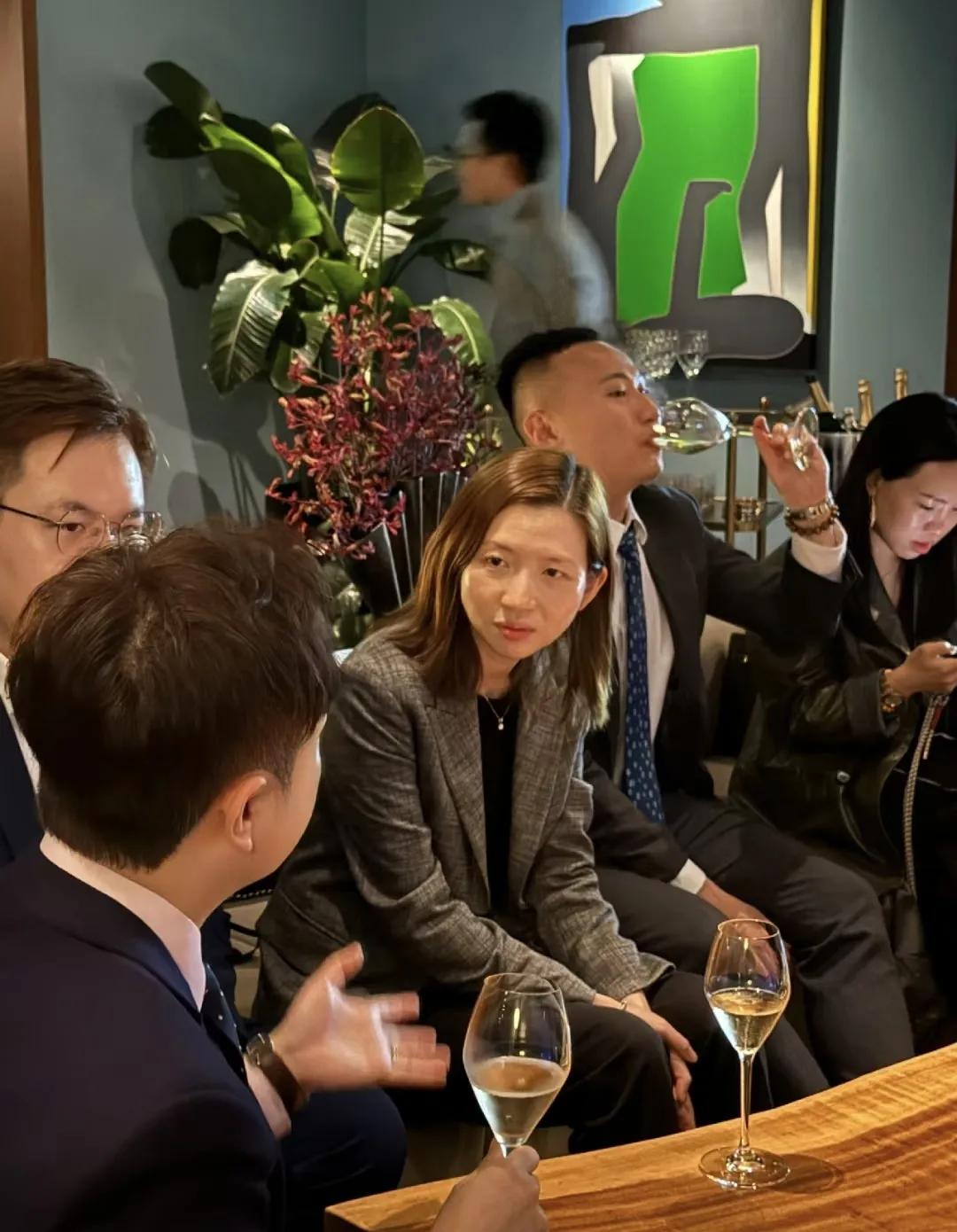 如何从社恐变得落落大方？大学教礼仪的老师这样说：
1，只要没有伤害到别人，自己怎