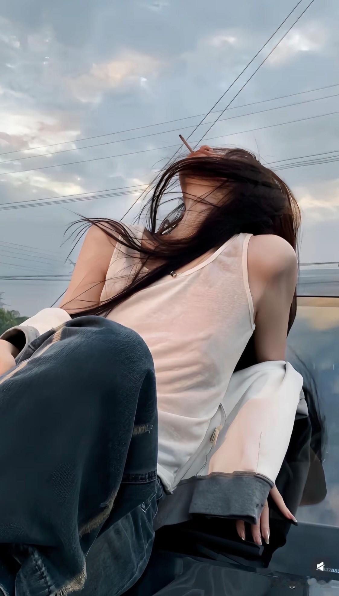 女人为什么不需要减肥？
因为有品味的男人才喜欢肉肉的女人，喜欢骨头的那都是狗