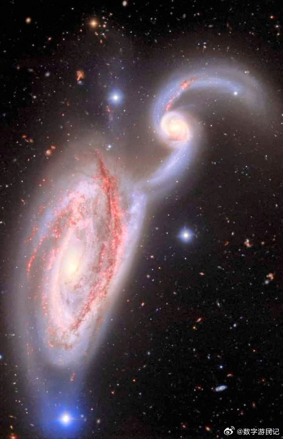 鹭鸟星系：一场正在上演的宇宙芭蕾在浩瀚的宇宙竞技场中，距离地球1.6亿光年的地方