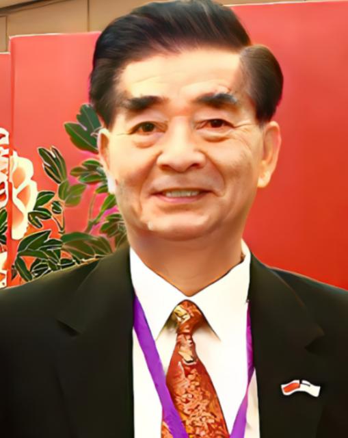 你敢信吗？一个被美国安插在中国潜伏了多年的间谍头子，居然是个天天笑眯眯、热心肠到