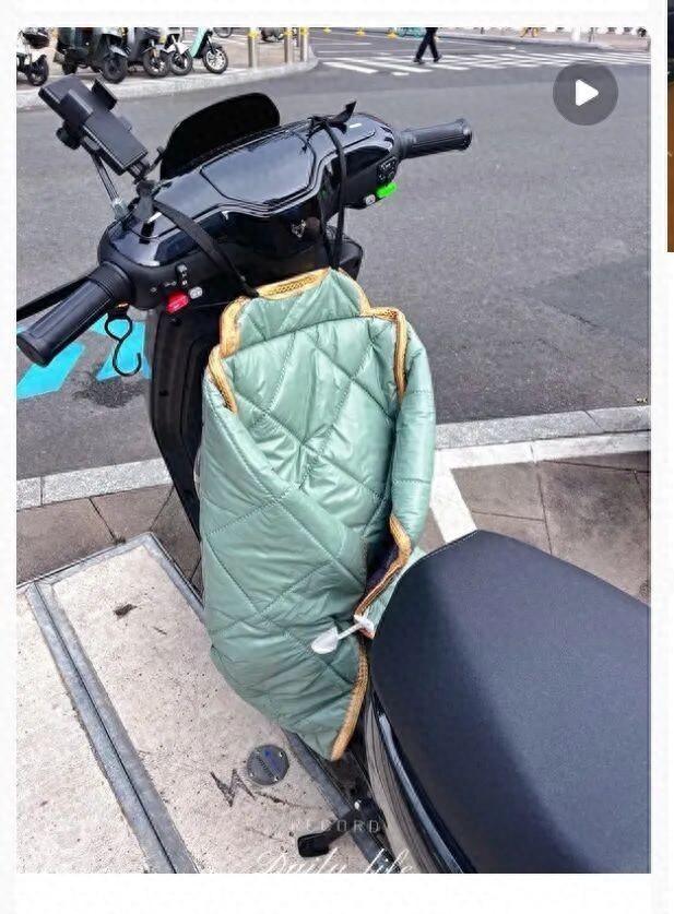 电动车挡风被暗藏致命风险，
多地事故频发


天气转凉后，骑电动车的人身上几乎都