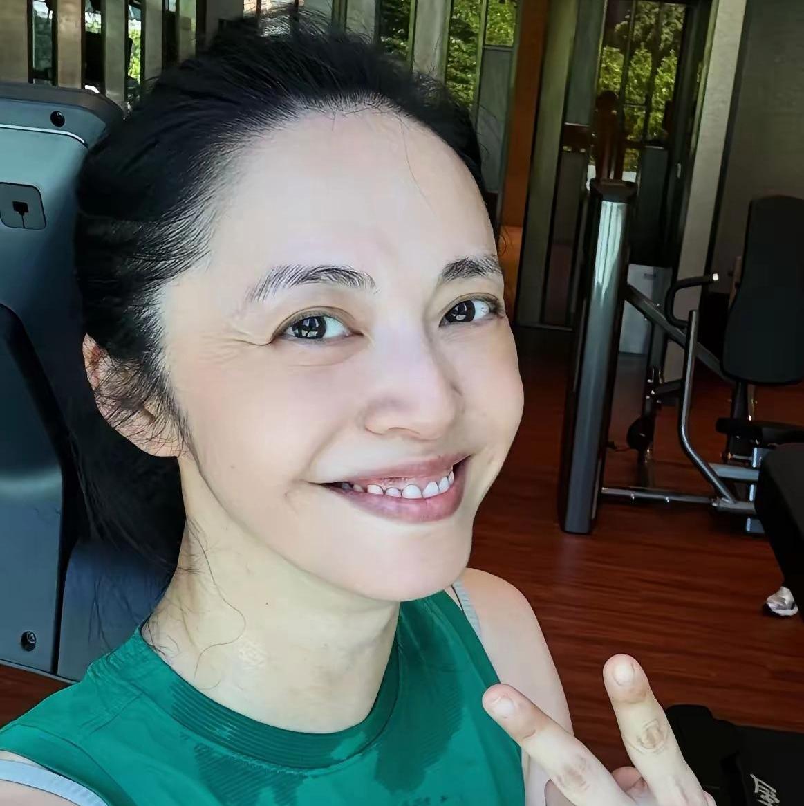 娶妻先看人品，皮囊再好也没用
 
姚晨的外形气质无可挑剔，但真正决定一个人的，从