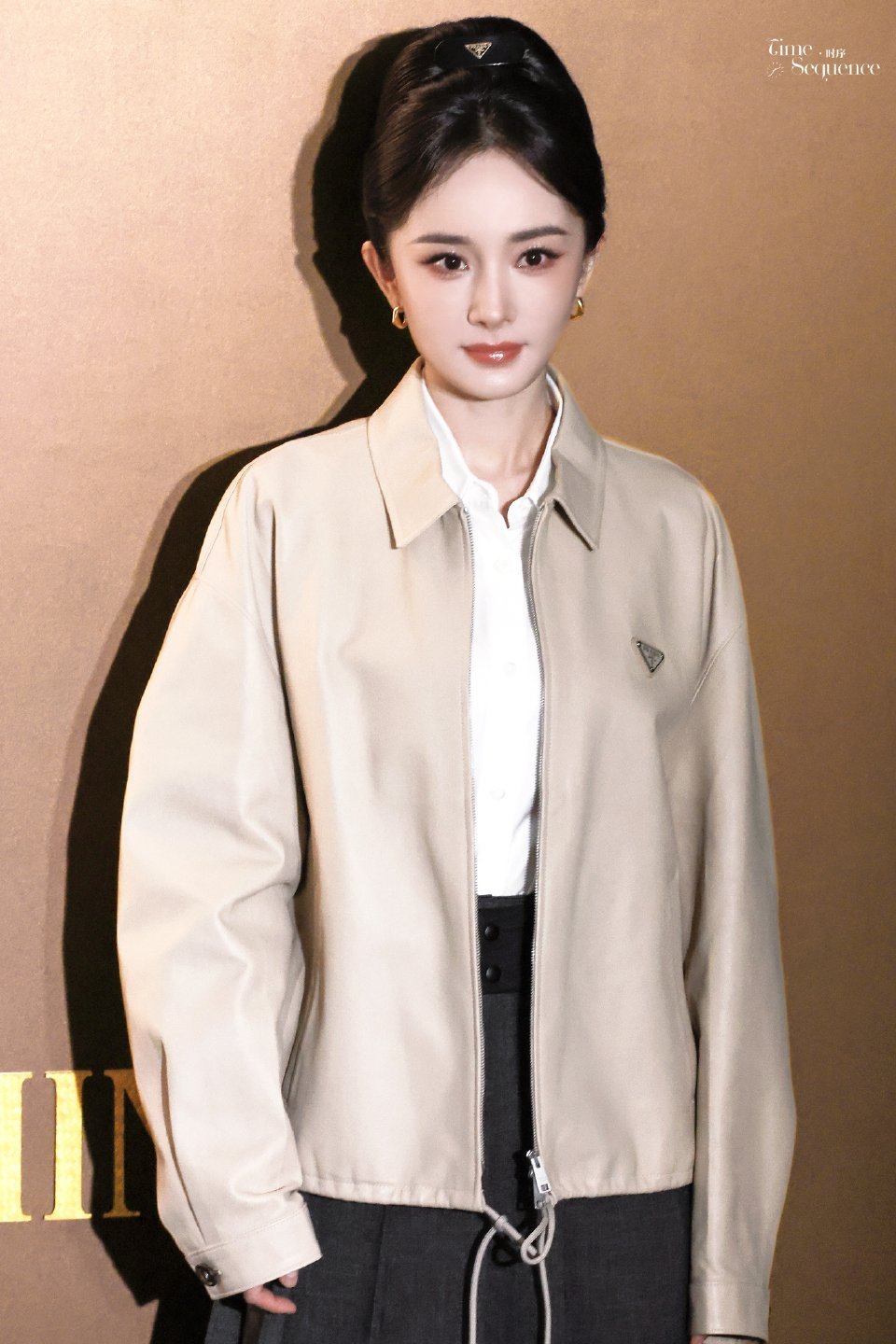 杨幂官宣Prada代言人Prada官方今日宣布，演员杨幂出任全球代言人。据悉，此