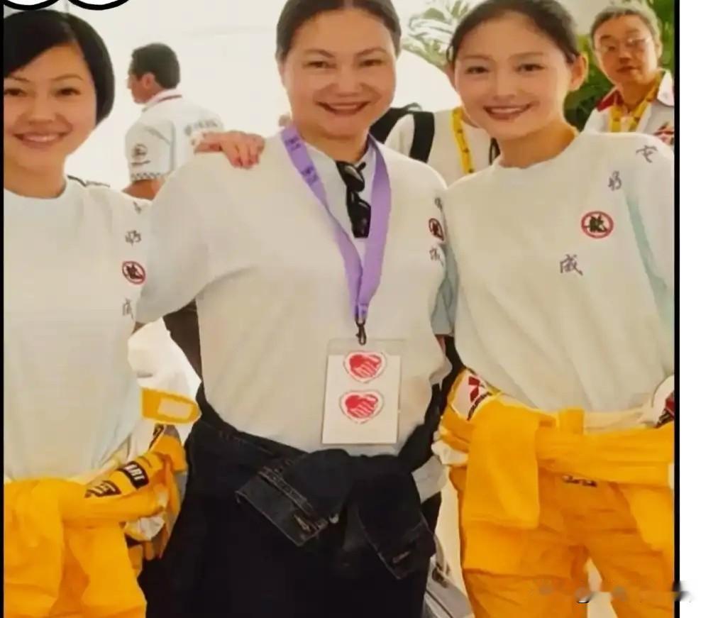6月14日，小S迎来48岁生日，和往年热闹喜庆的氛围截然不同，今年的她低调又伤感