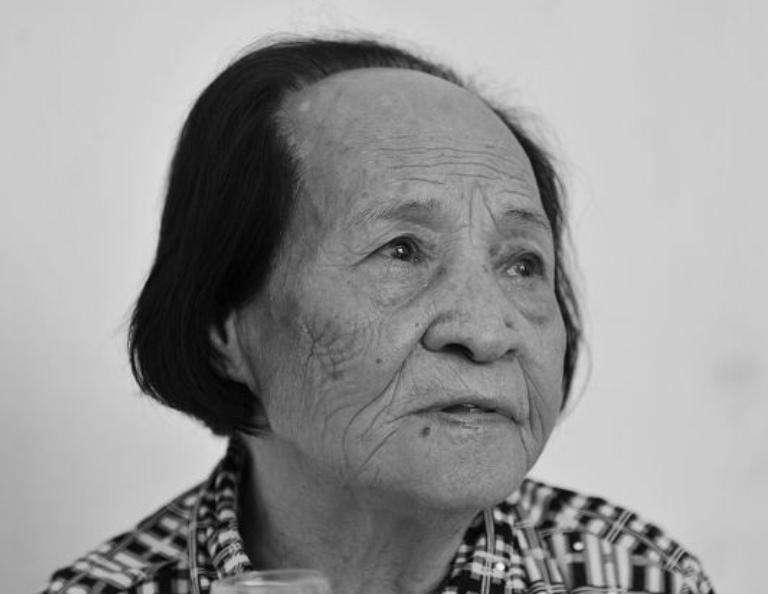 1944年，日军将一浑身是伤的女子扔到河边，临走时还踢了几脚，突然，一条狼狗扑向