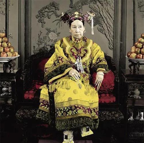 1863年，慈禧下令处死石达开5岁的儿子且必须剐满3000刀。谁料，刽子手刚剐了