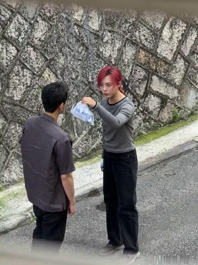 来看娱乐孙俪演戏把血管气爆了 情绪戏份加上高温天气让身体超负荷，致敬敬业态度，愿