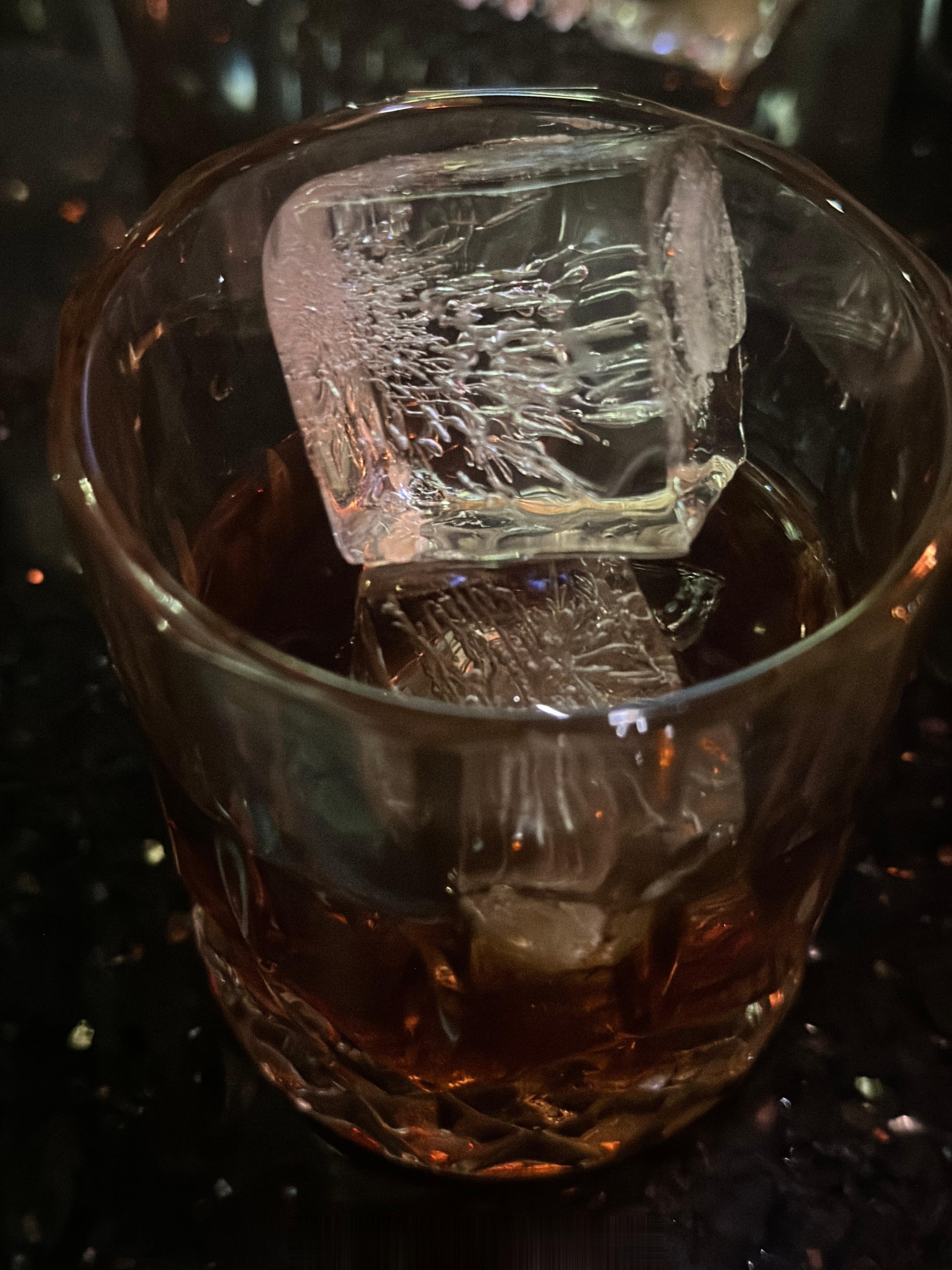 算了先喝着明天吃护肝片，正好都有[泪][泪][泪]我小号说觉得喝酒影响视力，然后
