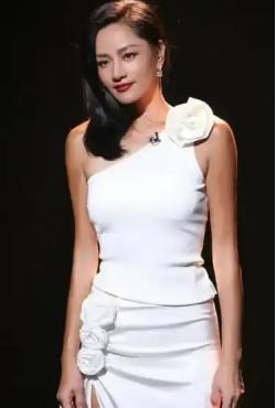 1998年，罗中旭发生车祸，差点瘫痪，女友瞿颖为他端屎端尿。在病床上，罗中旭感动