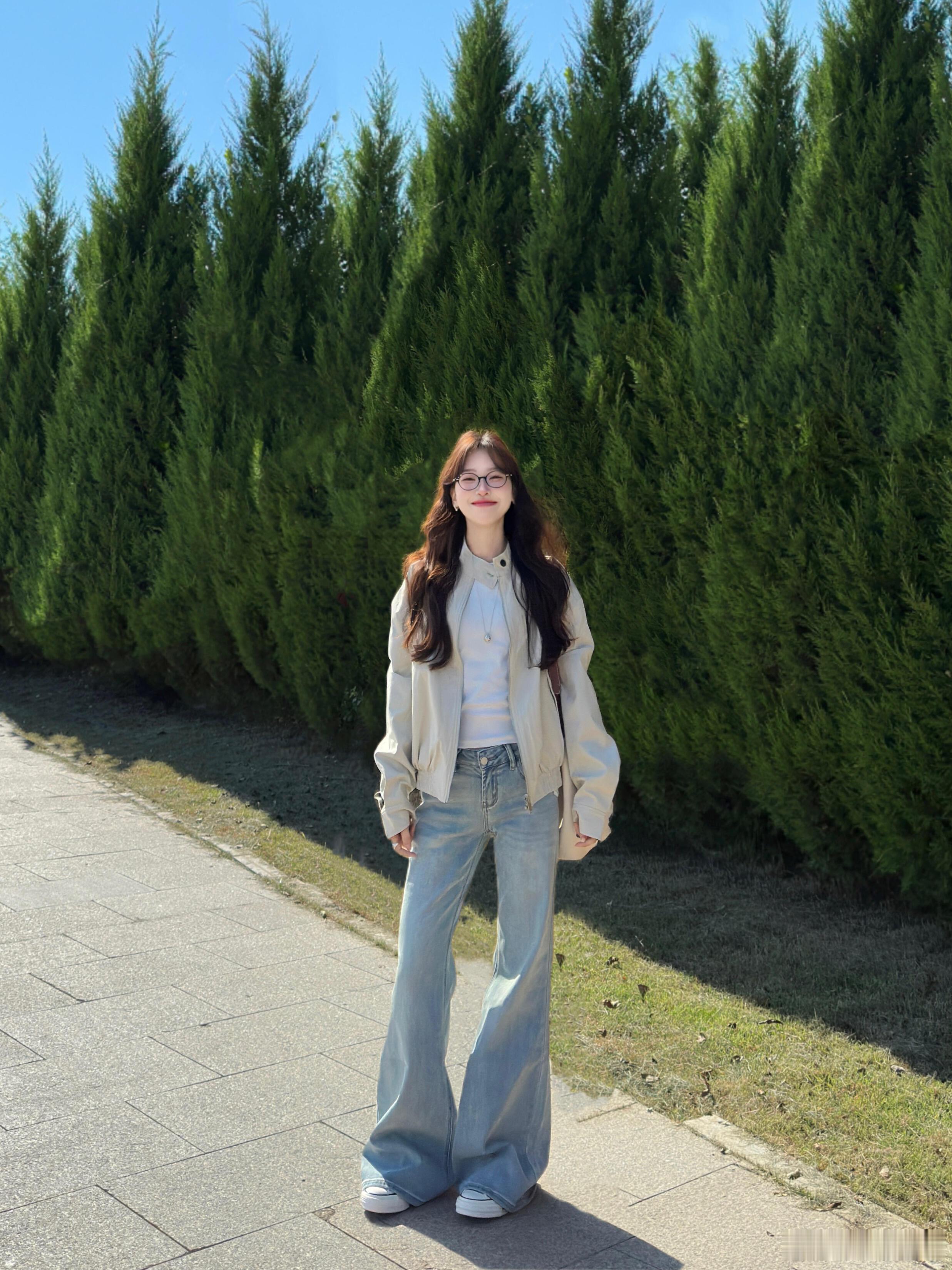 🌞春日氛围感穿搭，轻松拿捏松弛美👧宝子们，今天来分享一套超有春日氛围感的穿搭