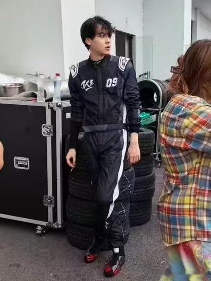 田栩宁赛车今日份的田栩宁生图状态 