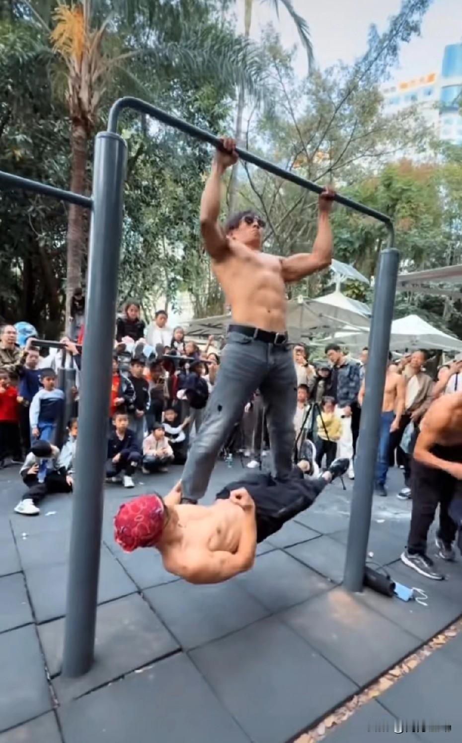 某种意义上讲，到底哪个网红可以是男人榜样？​个人觉得，那就是深圳乌鸦。随着年纪增