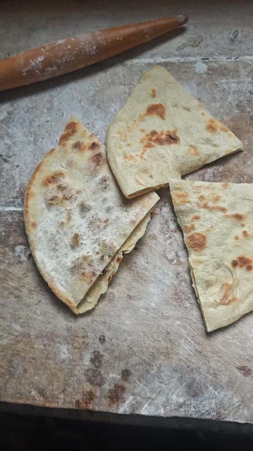 妈妈烙的河南地锅油饼，给我看的饿了，又想家了 