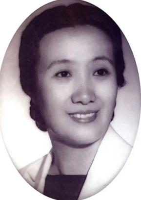 1949年，一场宴会。

宋时轮站在人群里，目光突然被角落里一个女子钉住了。
