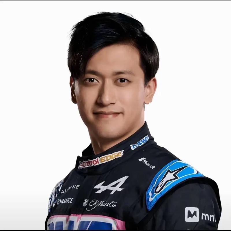 咱就实话实说，中国车手跟维斯塔潘掰手腕，现阶段真干不过。维斯塔潘那是F1现役独一