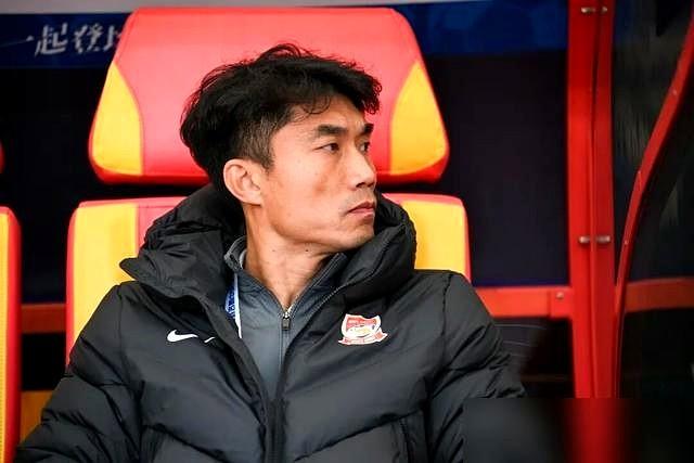 看着姆本扎，我总觉得辽宁铁人是挖到了宝。
28个进球，那不仅仅是冷冰冰的数字，那