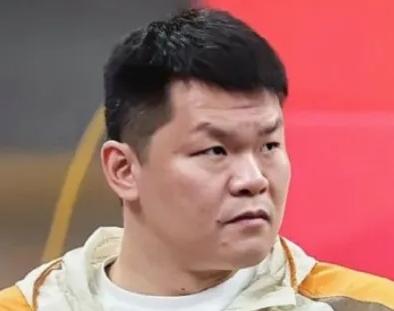 从容落幕有始有终，朱芳雨挥别耕耘十余载的广东男篮
 
事情走向并未印证许多球迷此