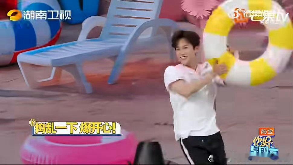 李昀锐出手一击必中你好星期六你好星期六里的李昀锐活力满满，参与趣味比拼时专注投入