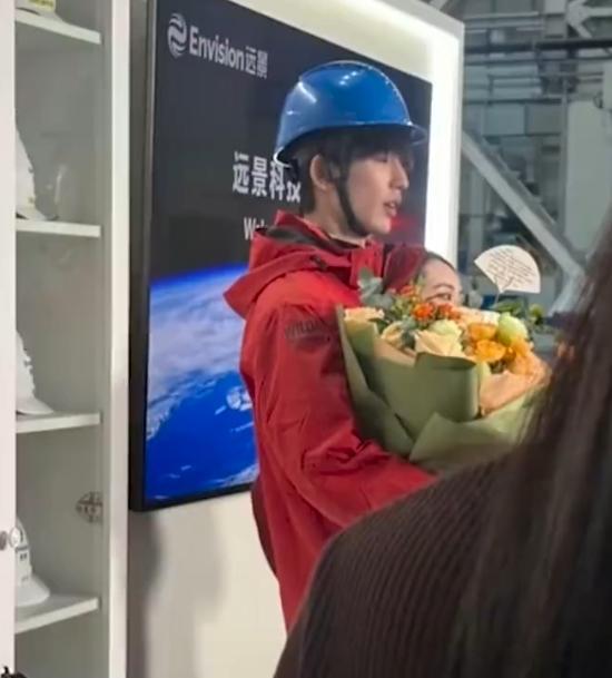 这倒是，这么一想，还好他当了明星。不然我要嫉妒死 