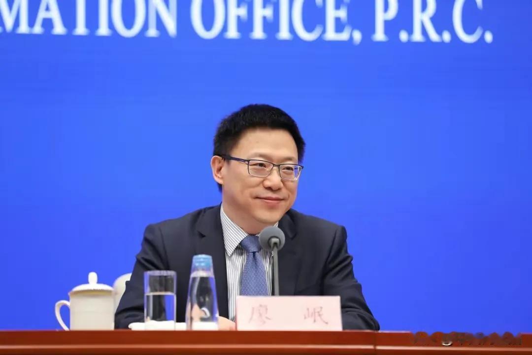 国家开始整顿职场了，财政部在最新的一次记者发布会上表示：对于不裁员、少裁员的企业