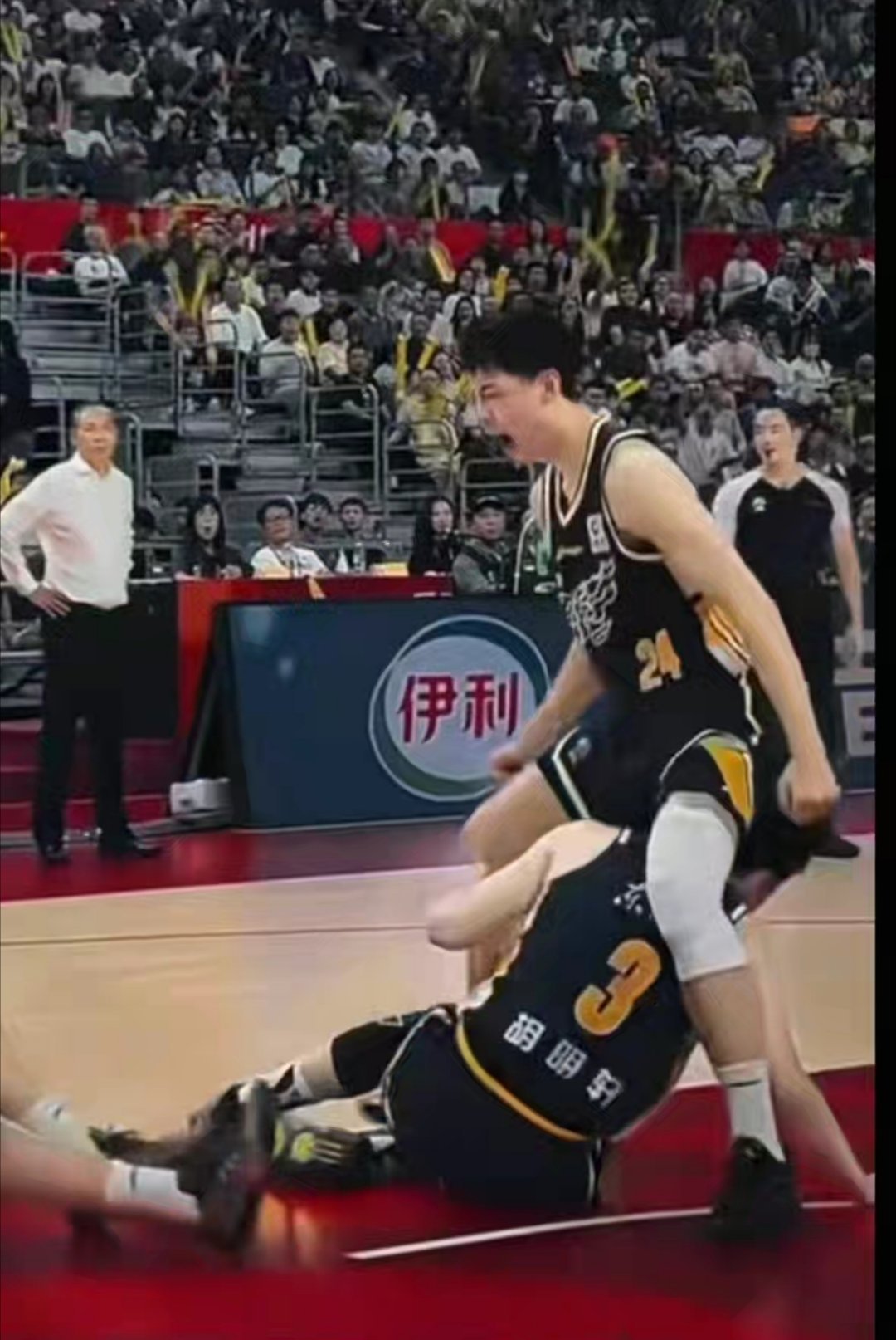 球迷嘴真损：说崔永熙倒骑驴cba北京男篮vs广东男篮