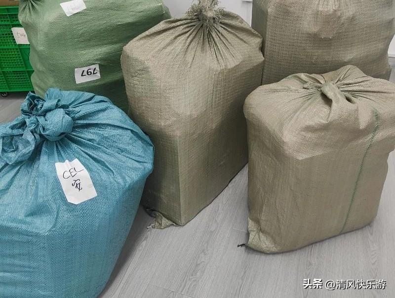 一个人在家做电商，早上六点，别人还在睡梦中，就得爬起来打开电脑，先复盘前一晚的订