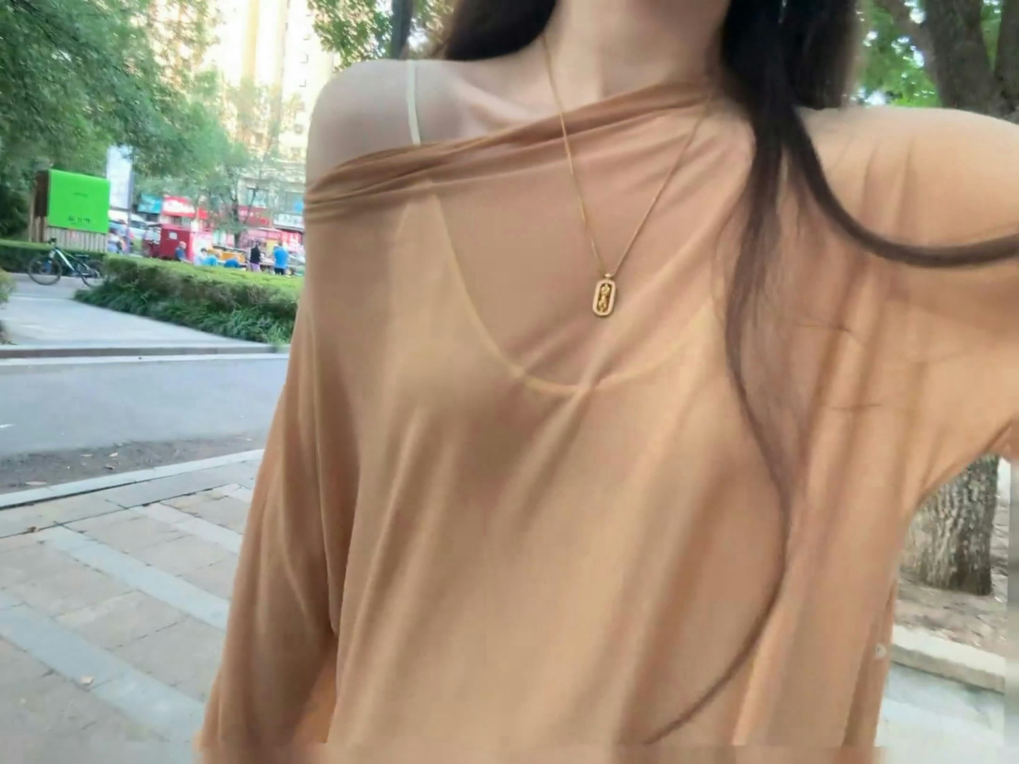 穿这样出门真的合适吗？ 