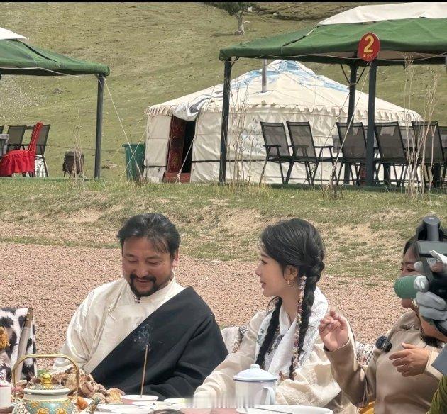 紫又换一套衣服了太好看了还有跳舞呢