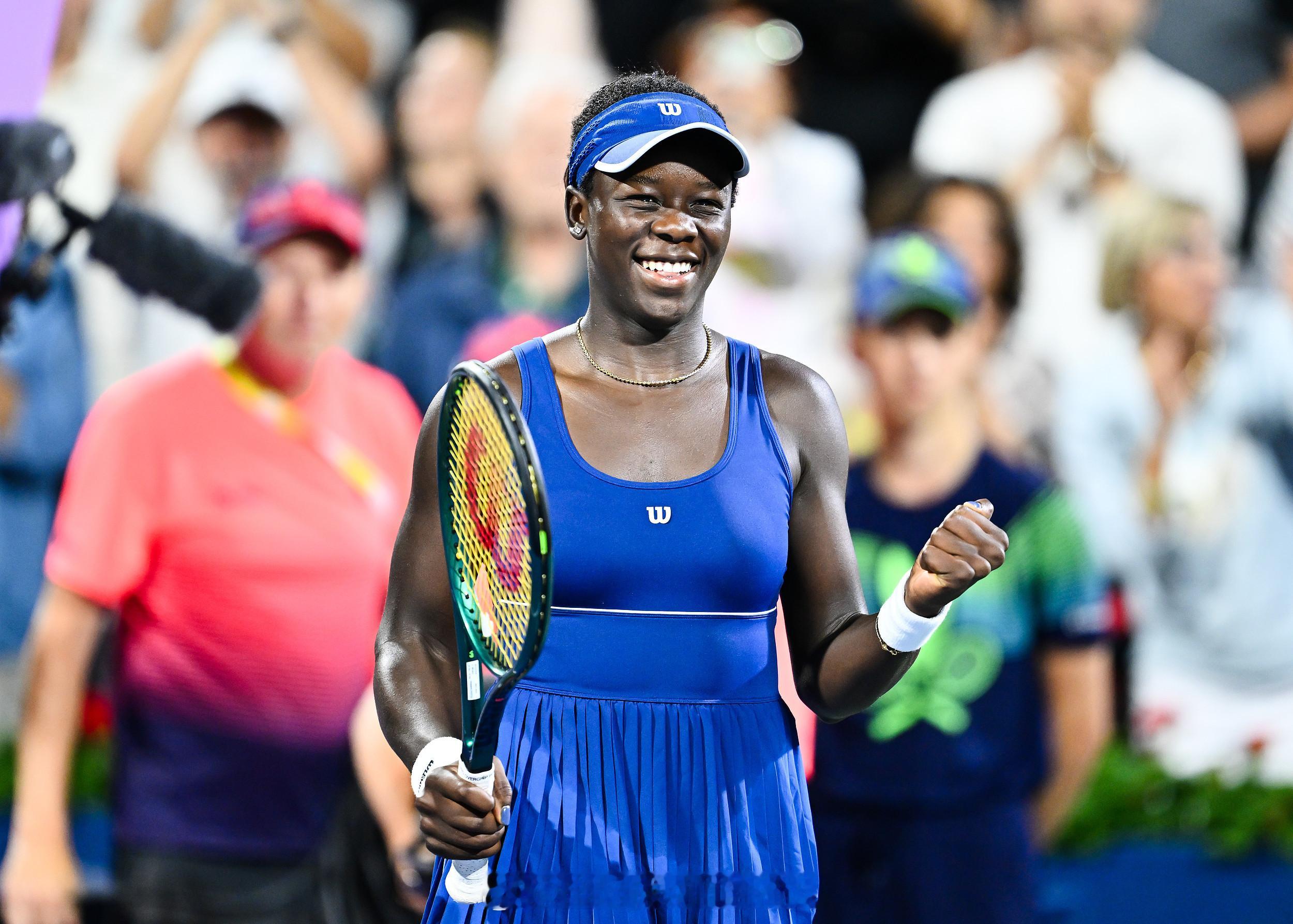 WTA1000 蒙特利尔站半决赛，18岁本土外卡小将姆博科在决胜盘化解赛点，最终