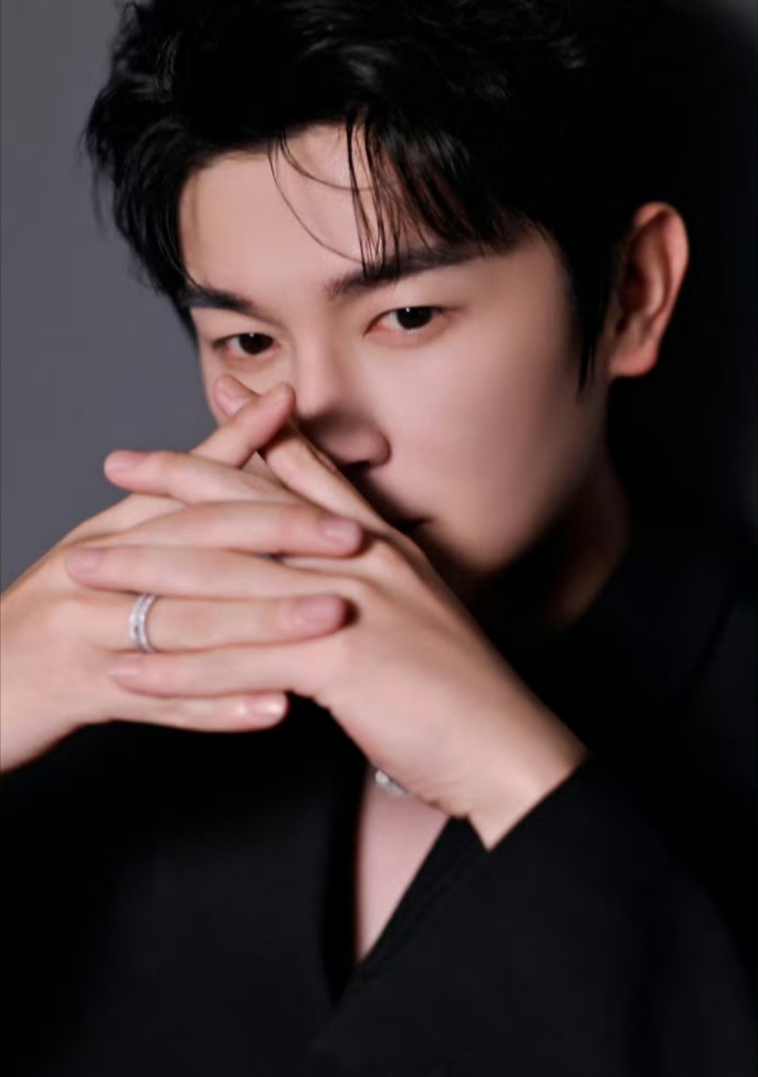 杨旭文这是开窍了？！黑西装配深V，杨旭文开窍了杀疯了🌟 