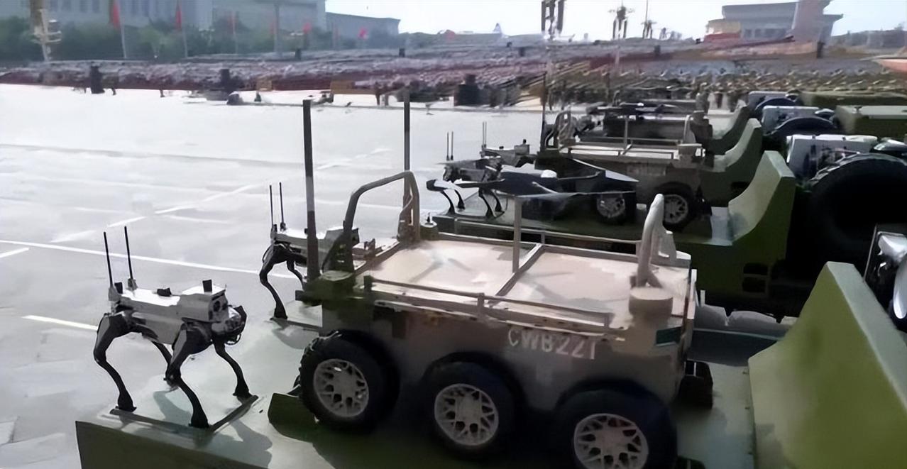 美国空军北方司令部指挥中心主任贾哈拉·“弗兰基”·马蒂塞克中校：

“它们（机器