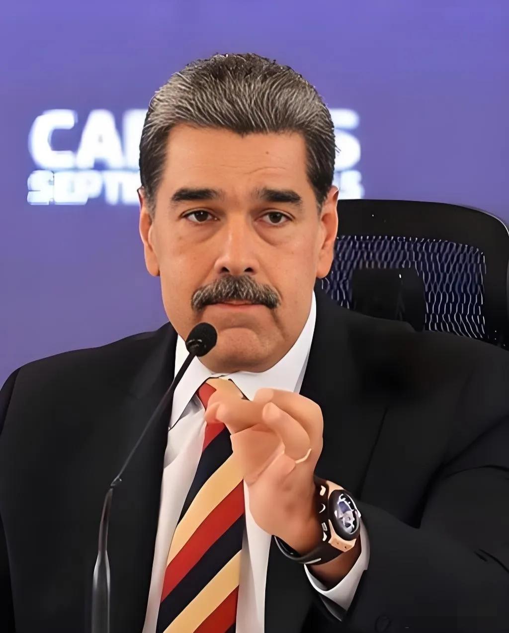 不得不说，马杜罗这手玩得是真漂亮。

他把自己关了整整七天，外面风言风语，全世界