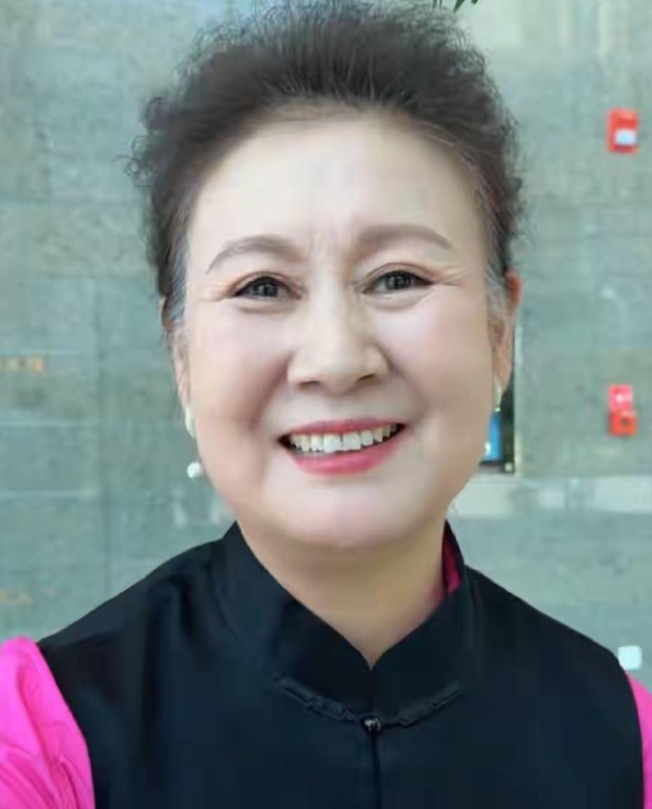 黄晓娟现状：在沈阳定居，已是辽宁文联副主席，儿子上军校成骄傲
娱乐