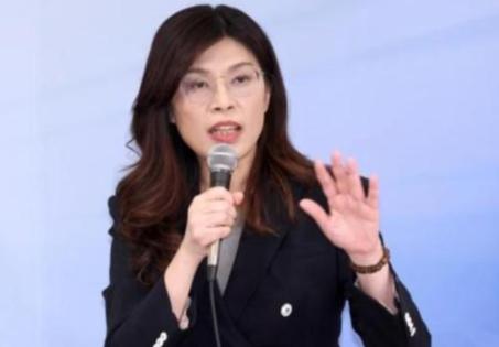 郑丽文现在估计肠子都悔青了。她后悔的不是向日本灾区伸了援手，也不是以个人名义捐了