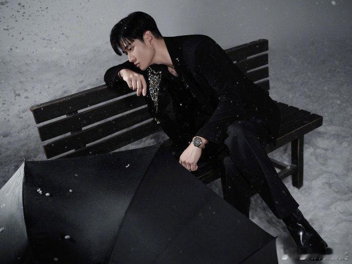 周兴哲北京初雪心软的神声生不息 这就是传说中的“人景合一”吧，雪落在城市里，温柔