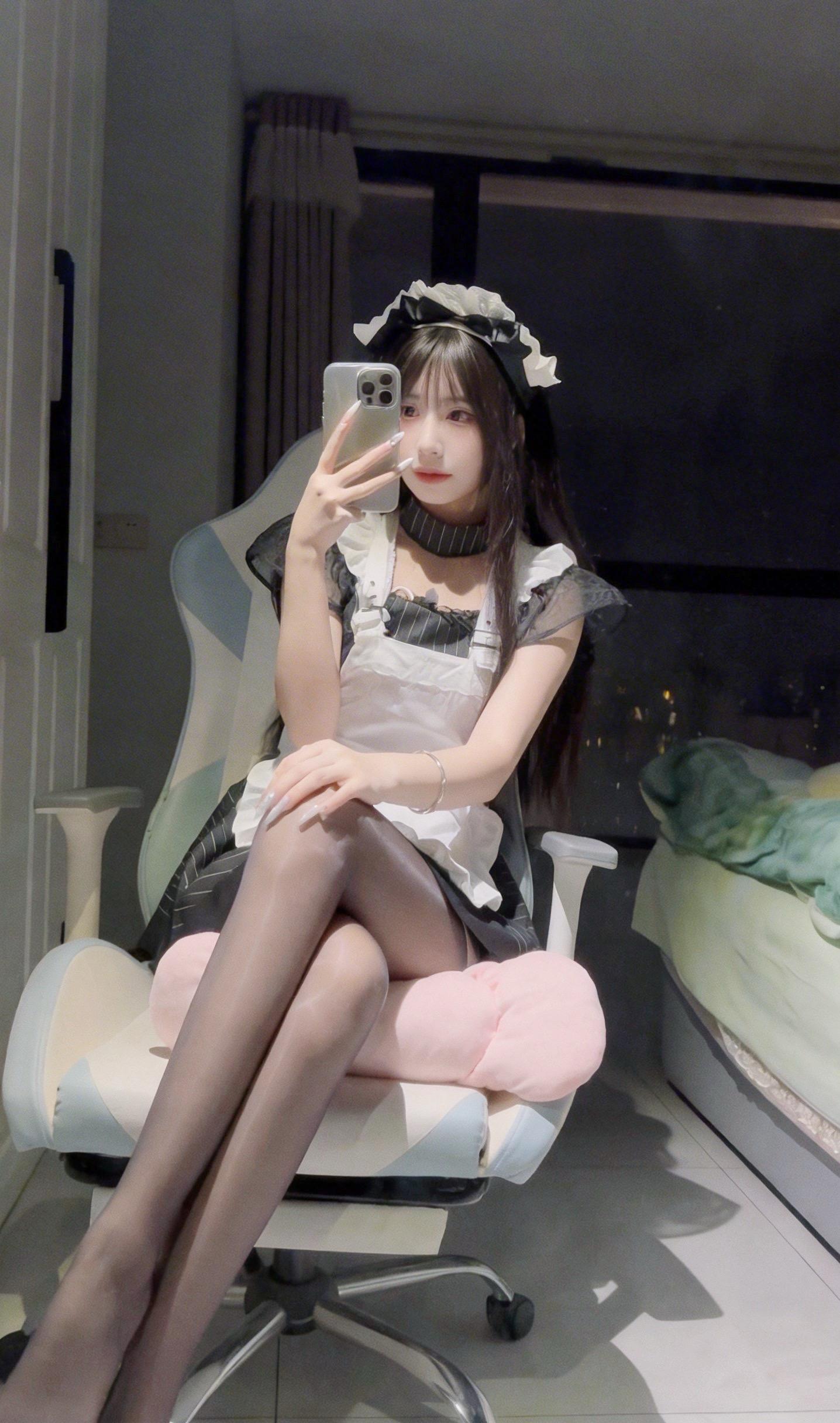 谁能拒绝穿女仆装的甜妹啊，一颦一笑都软到心坎里，温柔和可爱我全都要，今...