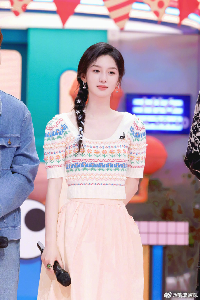 【女明星元气麻花辫造型，你pick谁？】麻花辫一扎，少女感瞬间拉满！减龄、清爽、