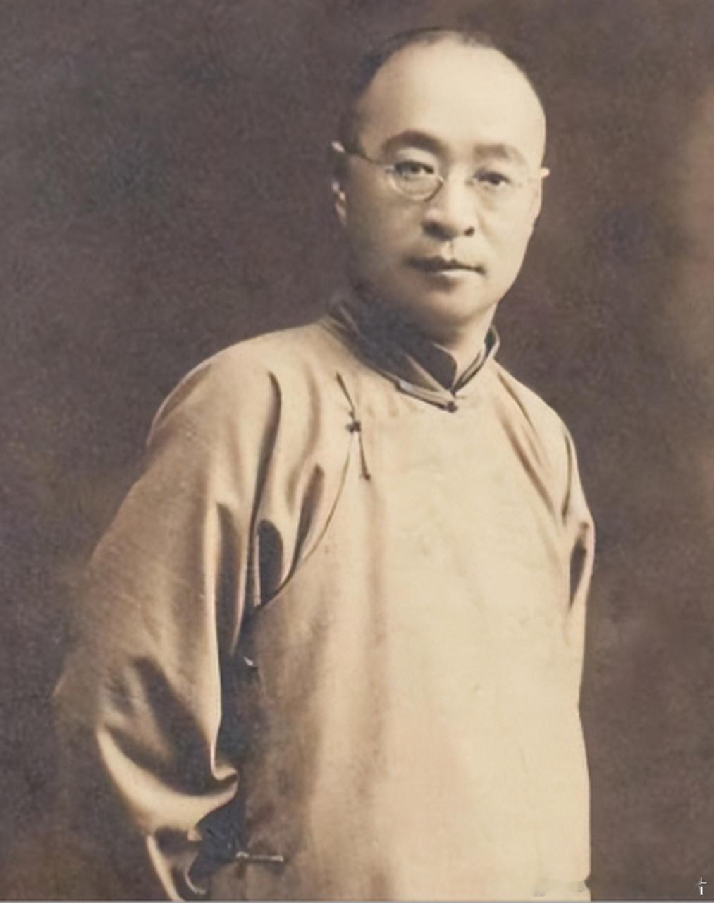 1929年的北平城，寒风卷着沙尘敲打着“施今墨诊所”的木门，可诊室内的气氛比窗外