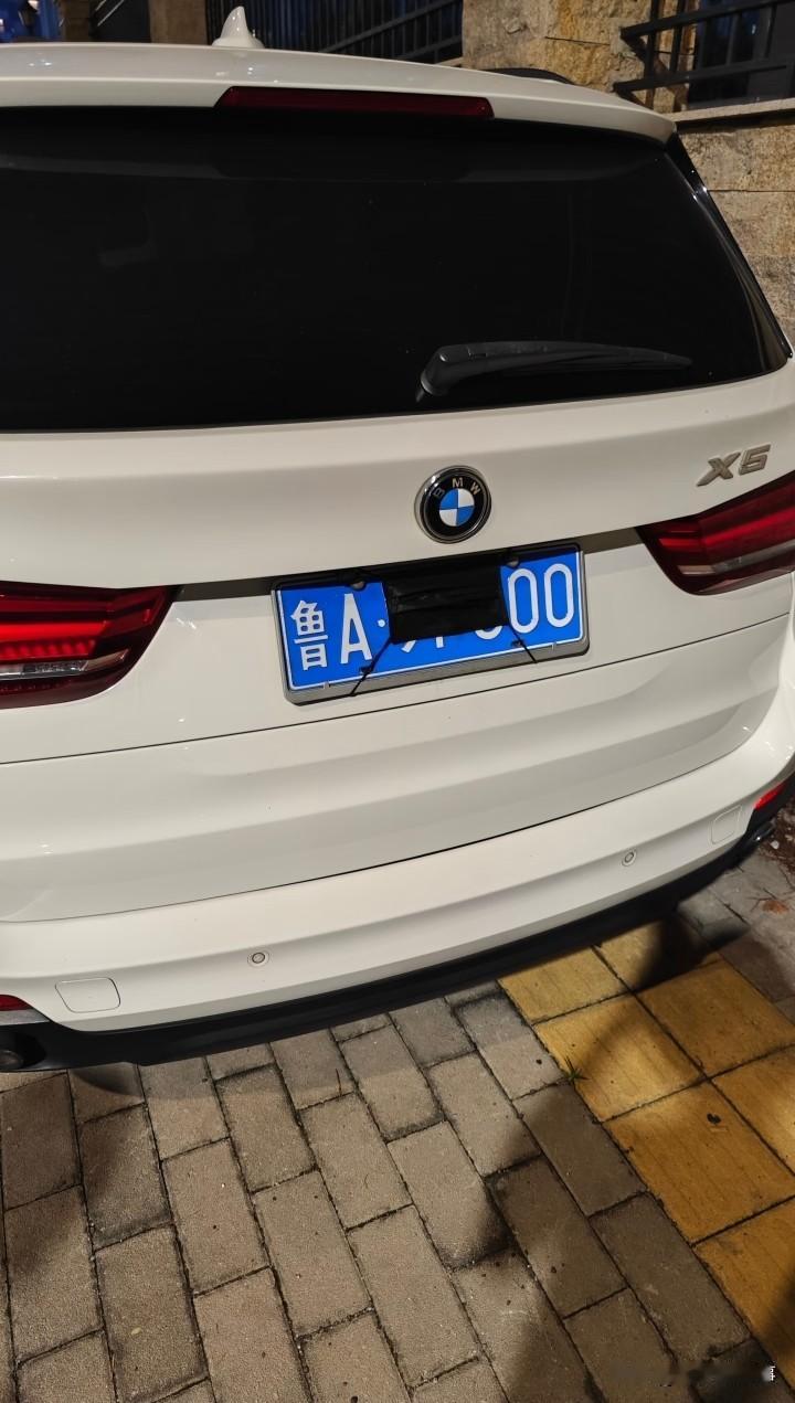 济南为什么这么多遮挡牌照的
路边停的车很多都用东西把牌照挡着是为什么啊，不是很能