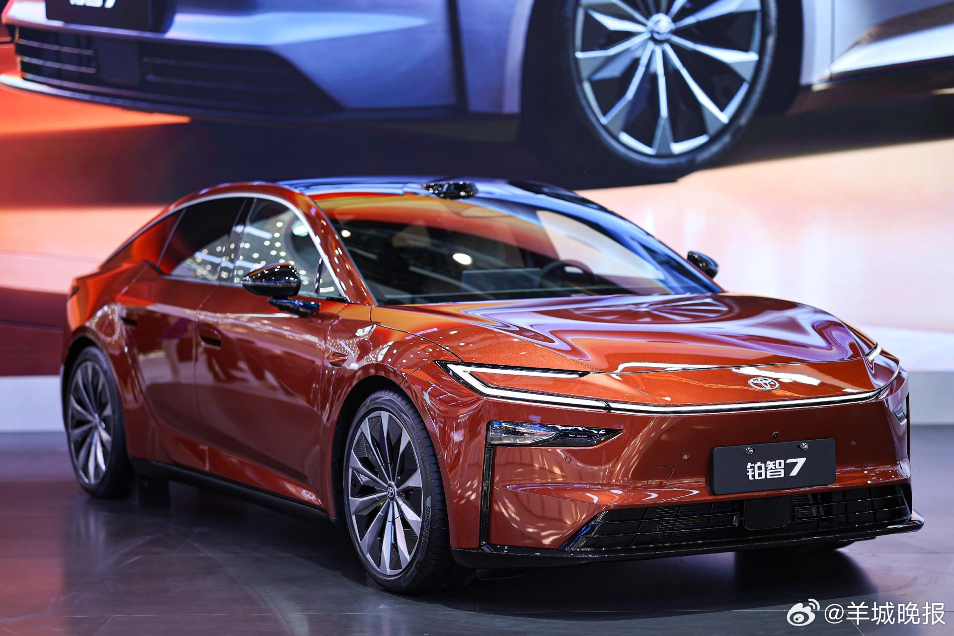 广州车展期间，丰田纯电豪华旗舰车型铂智7正式亮相，预计将于明年一季度上市。凭借2