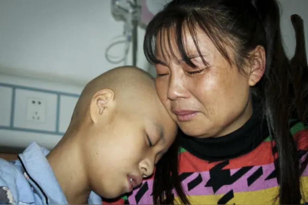 河南一家5口4人患癌，令人痛心！这或许与遗传、不良生活习惯或环境等因素有关。医生