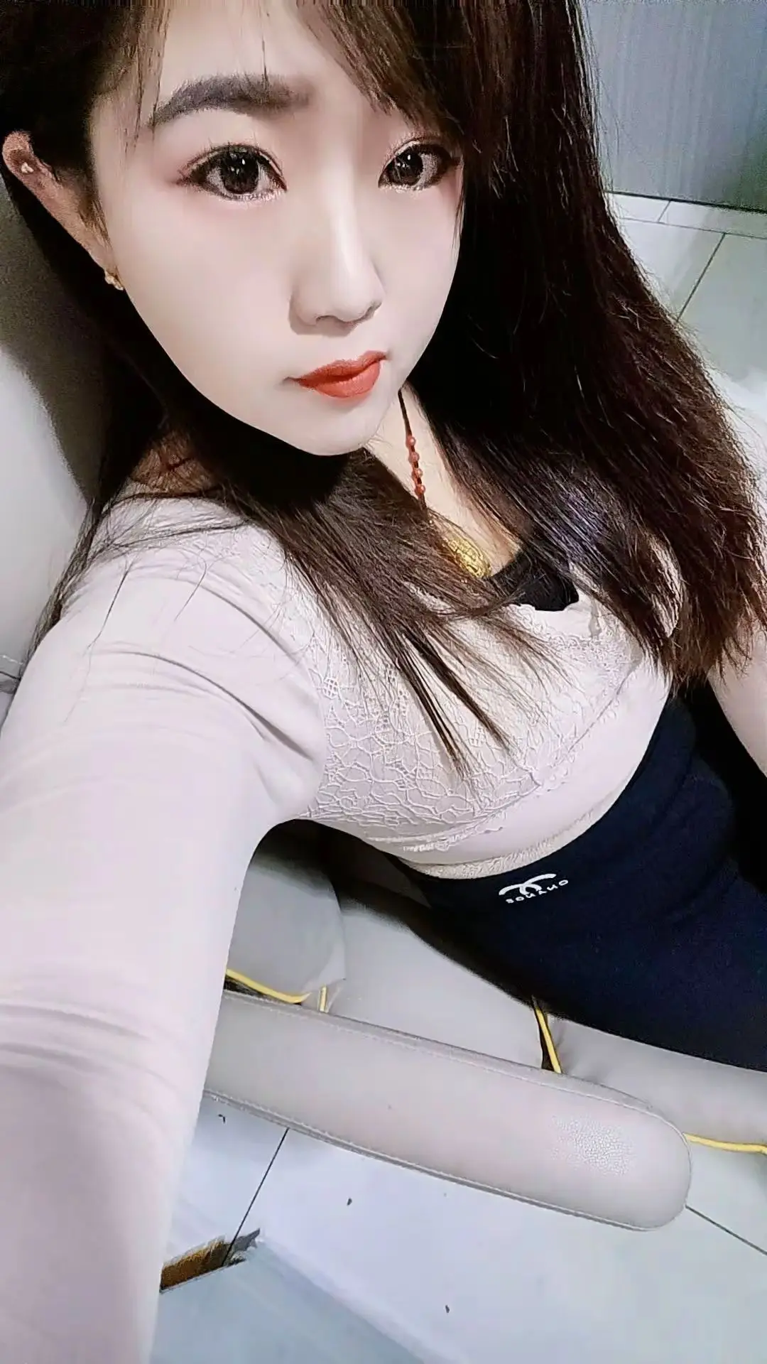 除了健康快乐，其他啥都不是，在生死边缘闯过鬼门关的人就知道这个重要性...