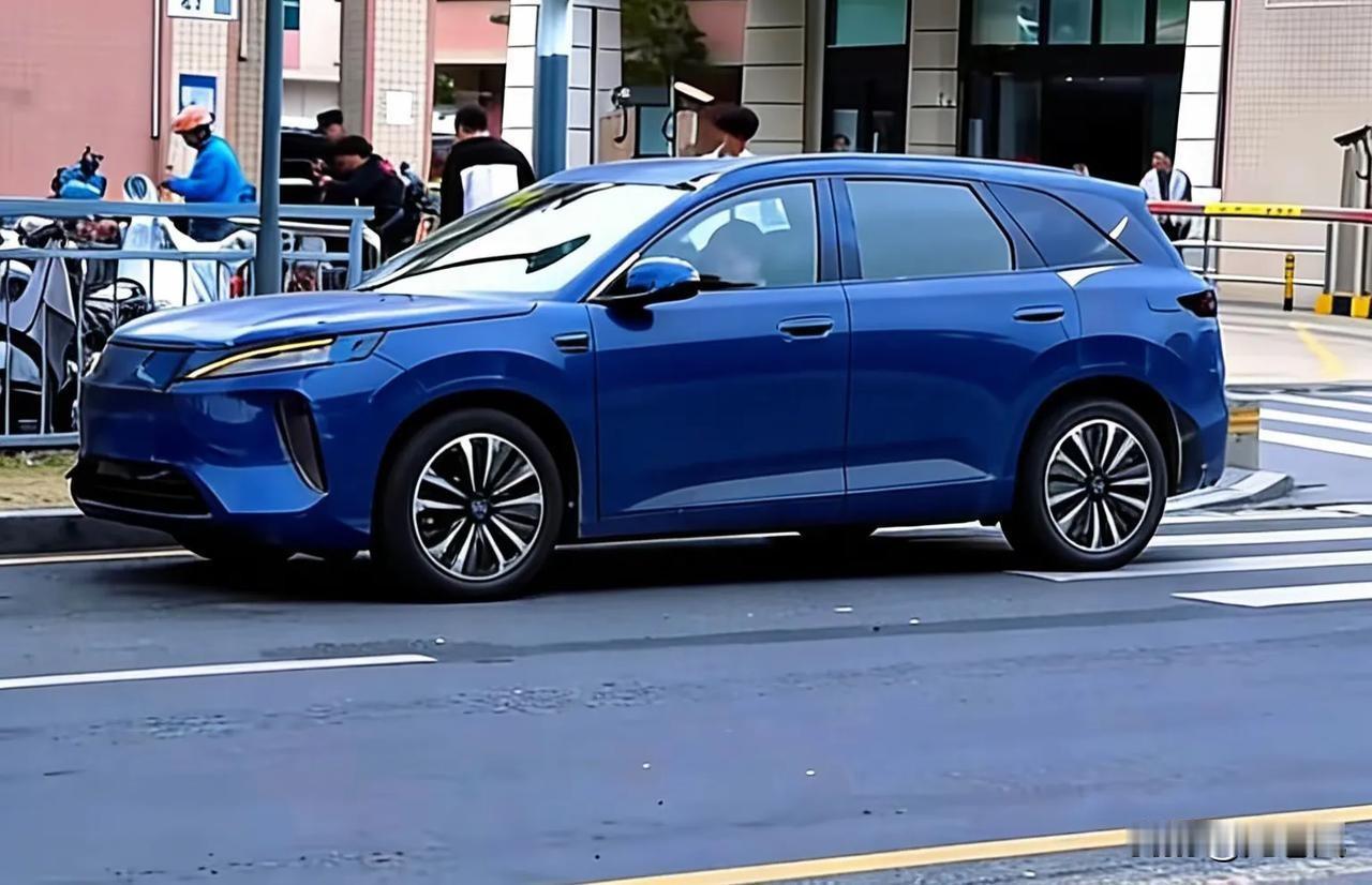 元MAX别人用ai都画出来了。
这种车型还是看配置和售价。
比亚迪在十五万以下的