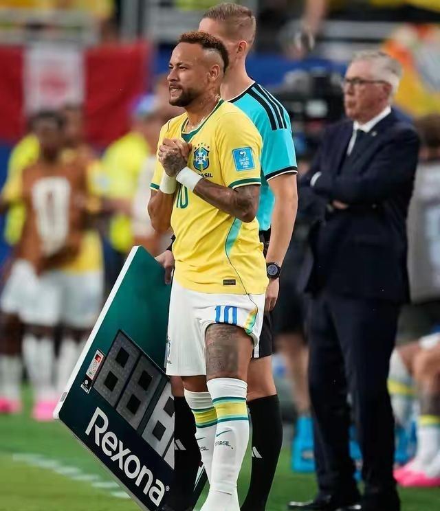 一场3：0，安切洛蒂已成功改造巴西队！
6月25日，世界杯C组打完了小组赛最后一
