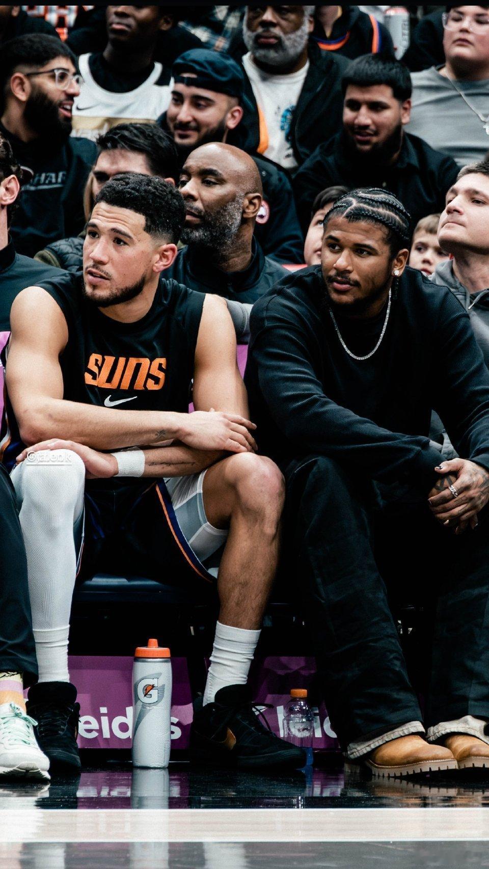 布克缺阵的比赛，太阳队1胜4负。格林缺阵的比赛，太阳队24胜18负。 