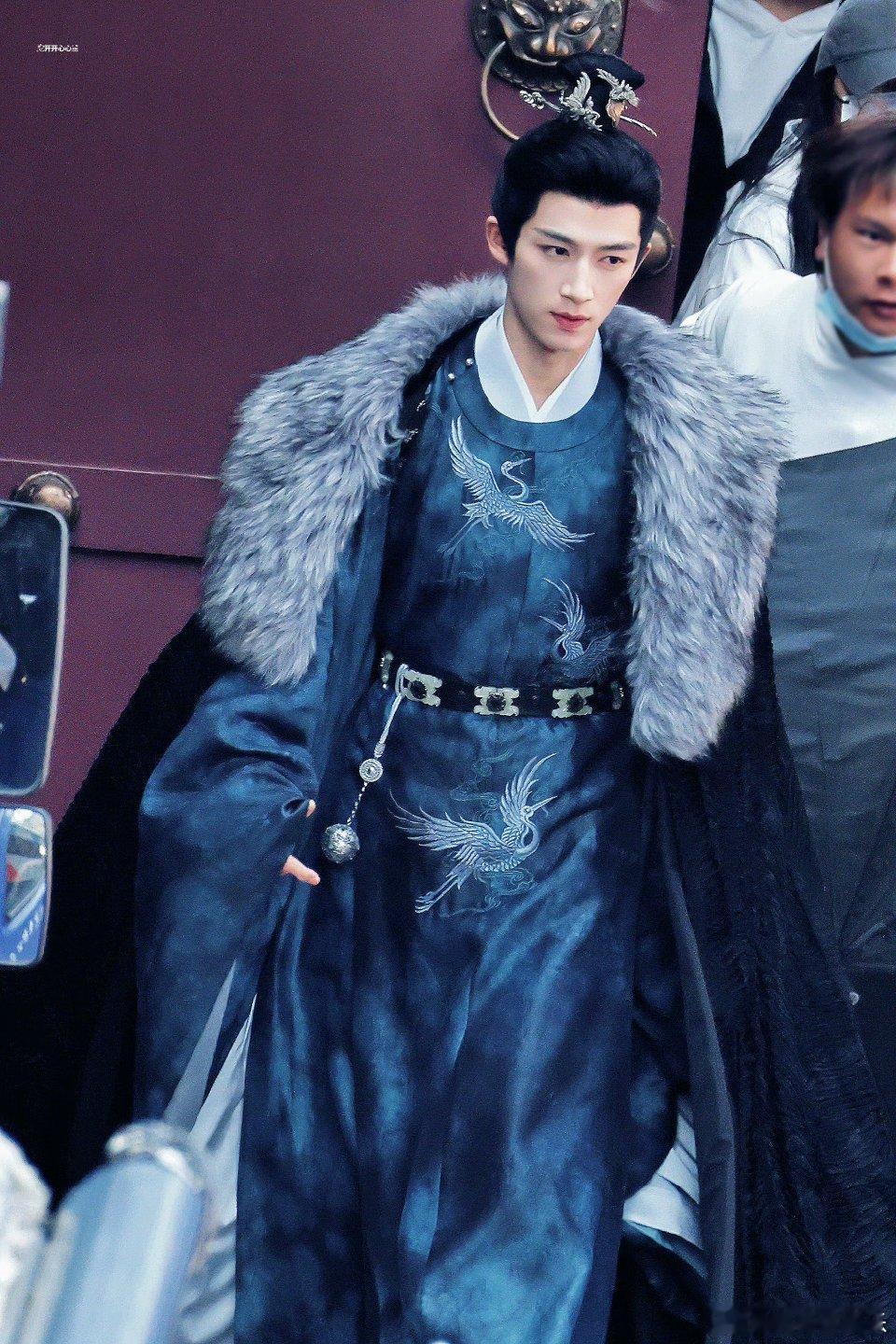 王星越抛媚眼给瞎子看 点开王星越视频以为是搞抽象，结果是没声音的bug，帅哥精心