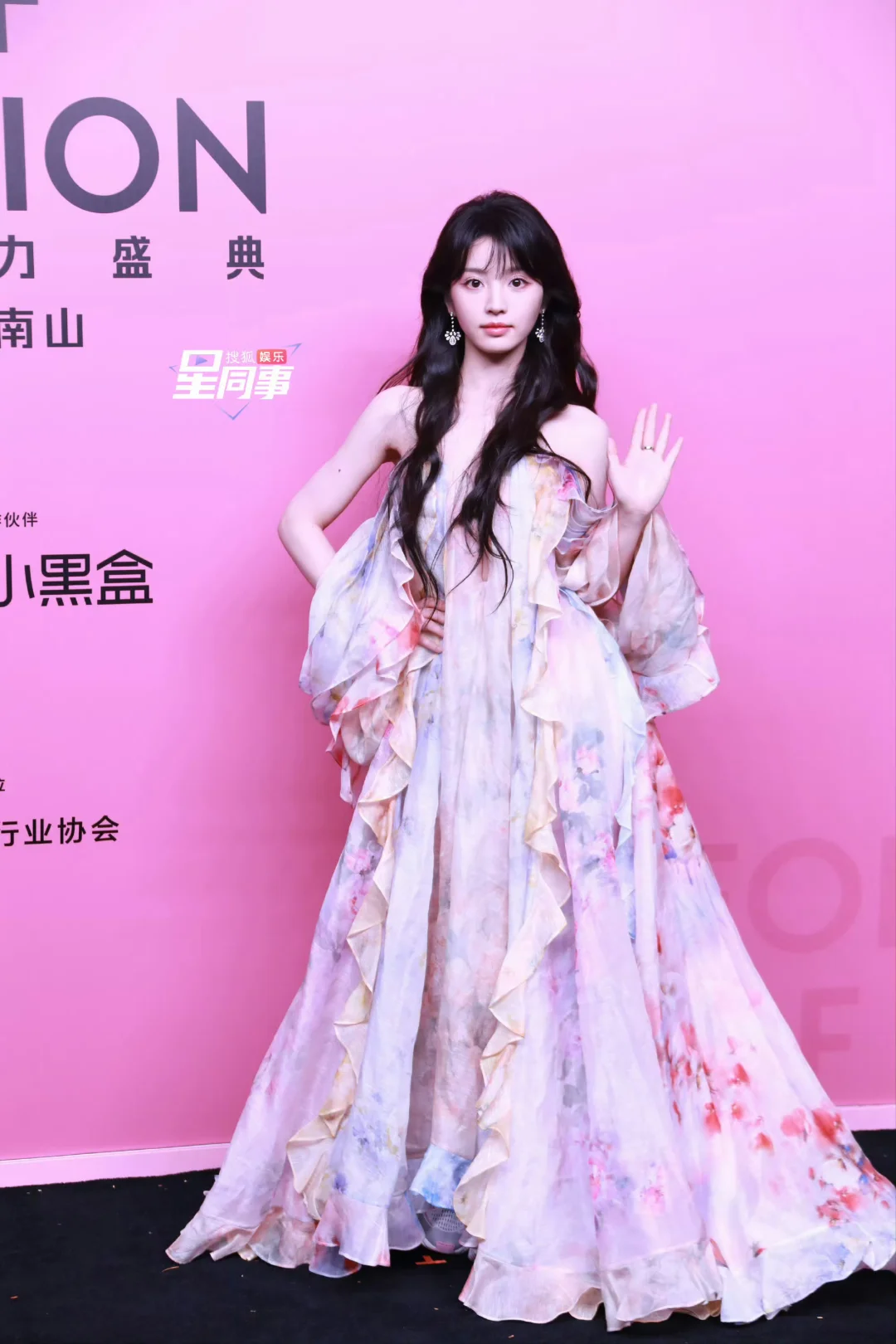女明星们今晚的红毯造型